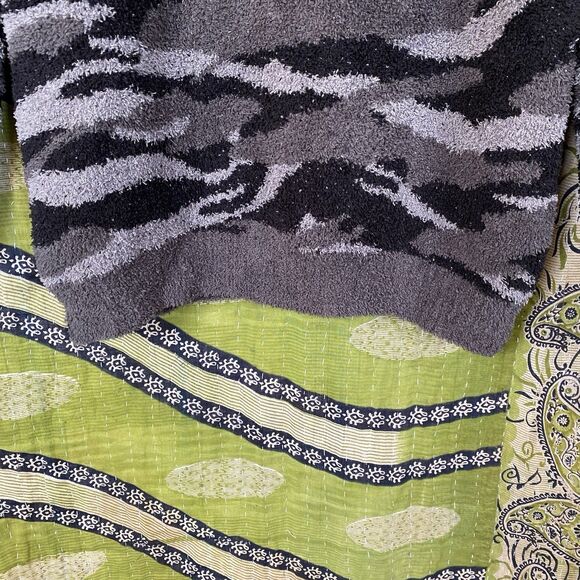 NWT Barefoot Dreams CozyChic Seaside Crewneck Carbon Camo Sweater Size Large - Picture 6 of 16